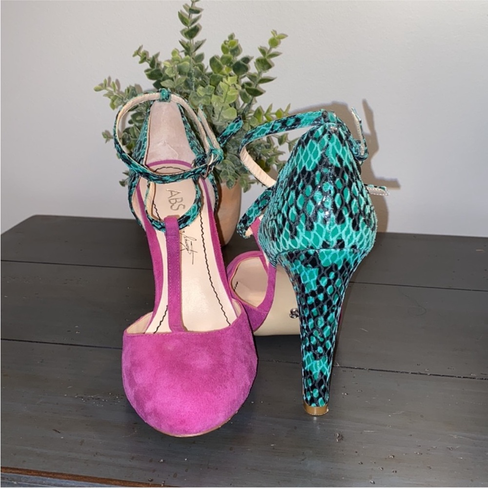 ABS Allen Schwartz T-Strap Reptile and Suede Color-block Heels Size 8 - Picture 3 of 11